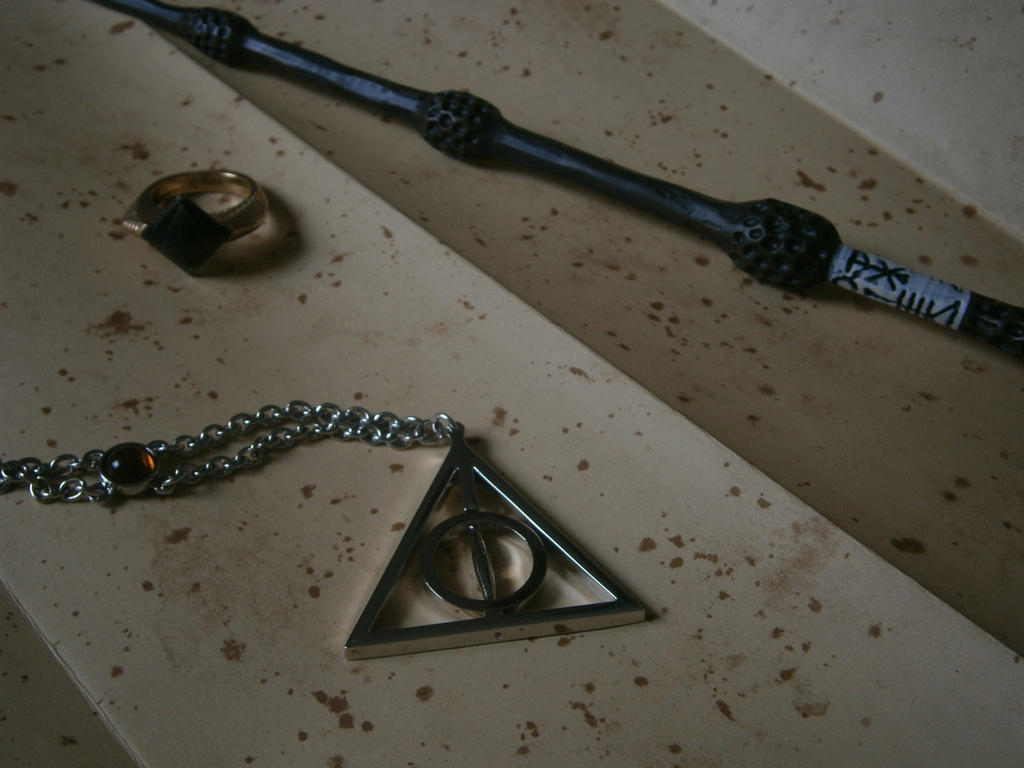 reliques de la mort/deathly hallow Harry Potter by elodieland on DeviantArt