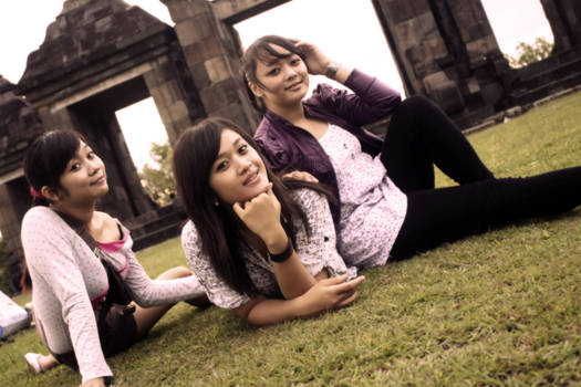 3 Girls and The Temple