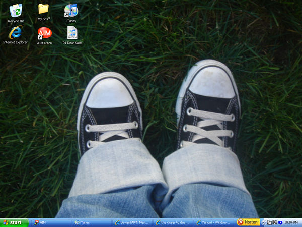 desktop feet by plasticcupxpolitics on DeviantArt