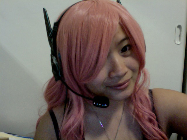 Magnet Luka wig and headphones