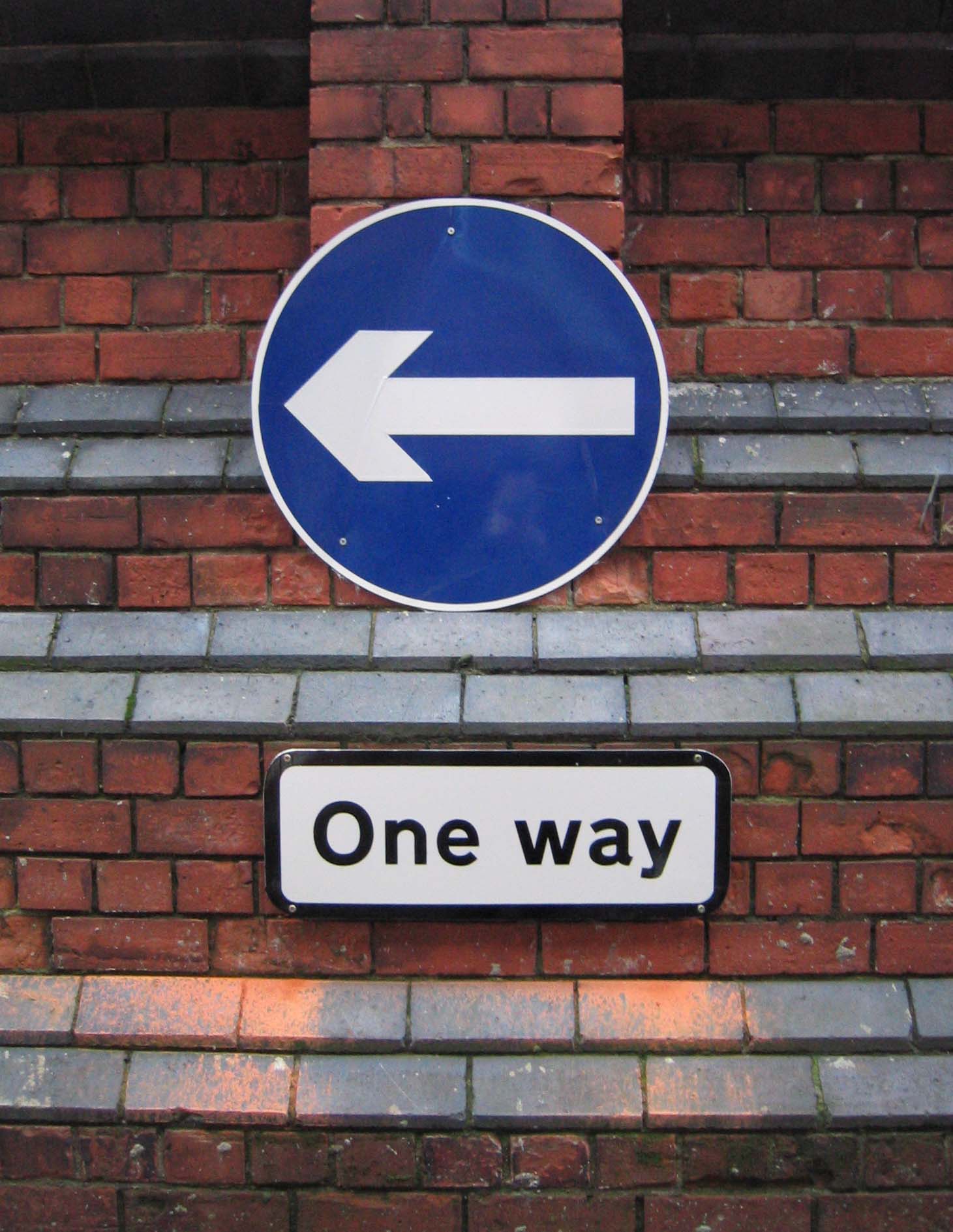 One way road sign