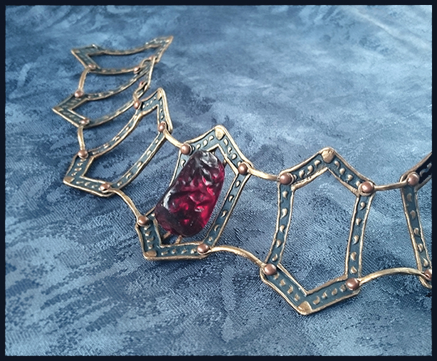 Melisandre's necklace