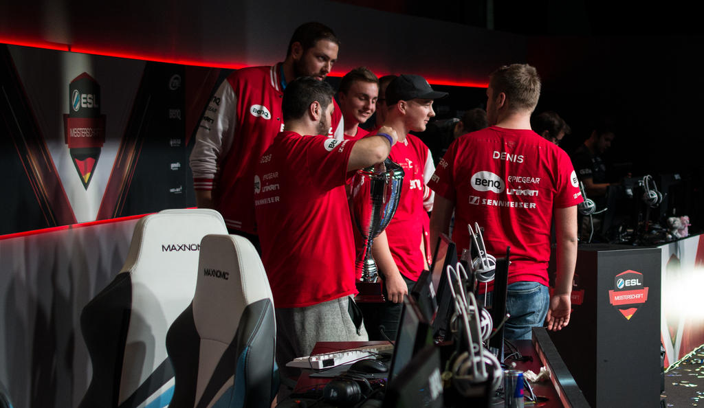 Gamescom 2015 mouz cs:go by Wunderling on DeviantArt