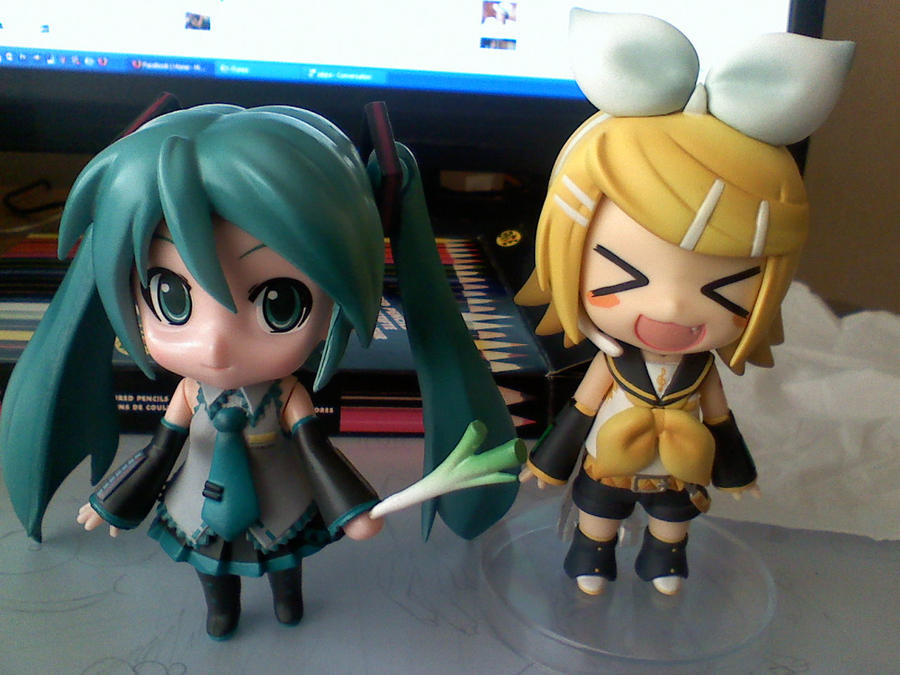 Miku and Rin by jen-den1 on DeviantArt