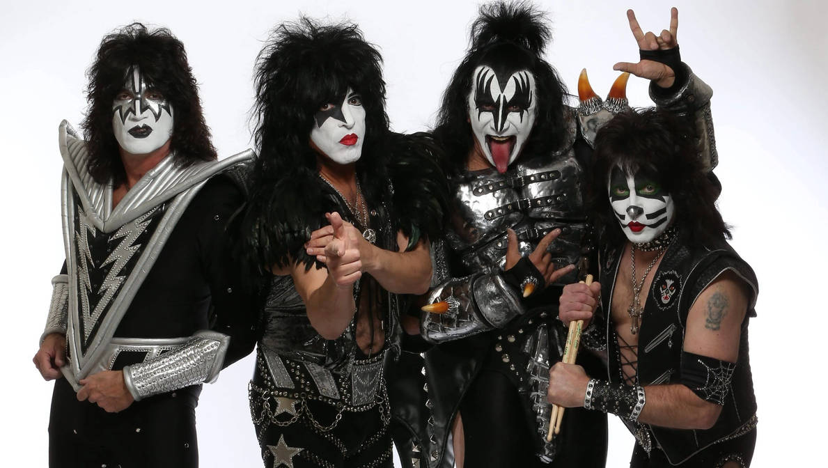 Тема кис. Группа Кисс. Глэм рок группа Kiss. Группа Кисс фото. Джин Симмонс Кисс.