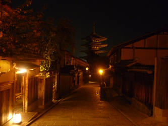 Gyon pagoda at night