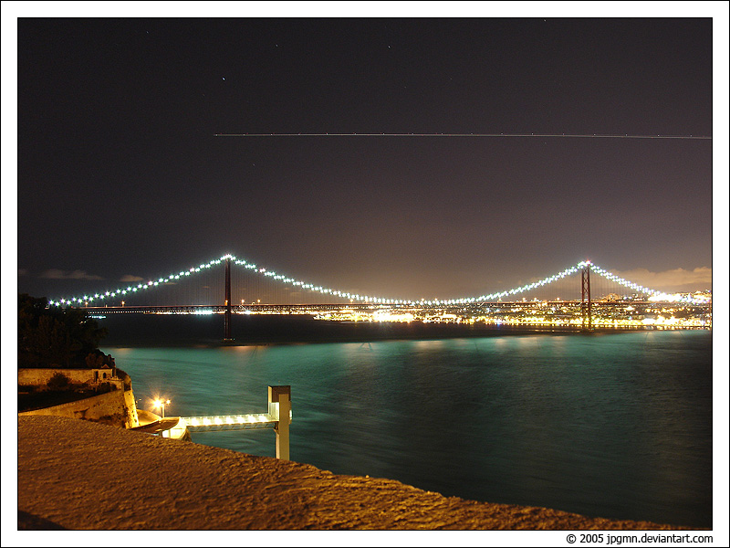 25th of April Bridge by night