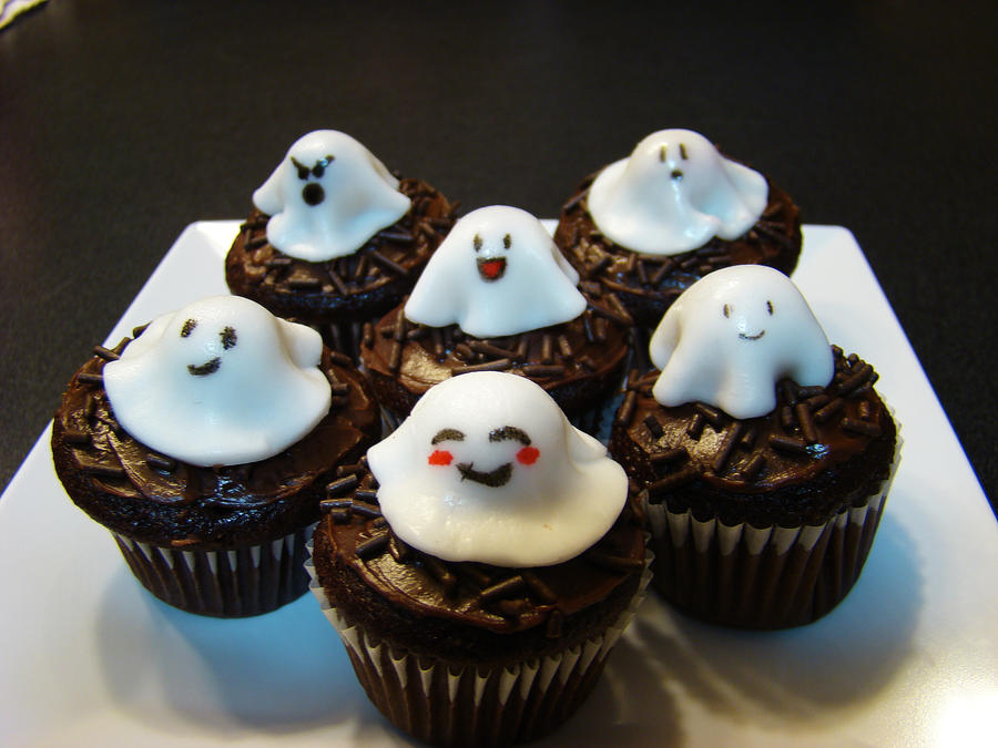 Halloween Cupcakes: Ghosts