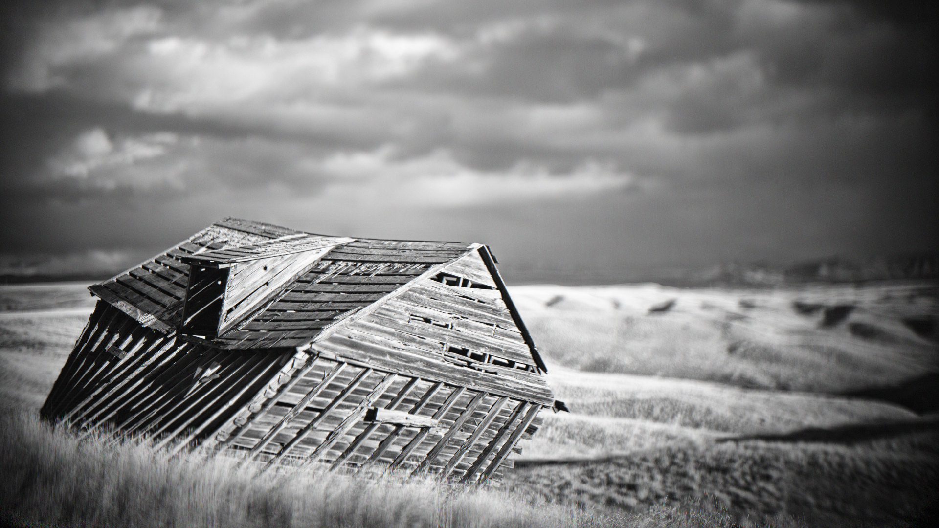 Barn wallpaper