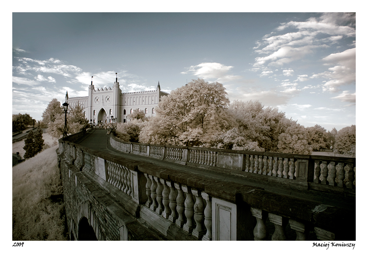 Castle in IR by Maciej-Koniuszy