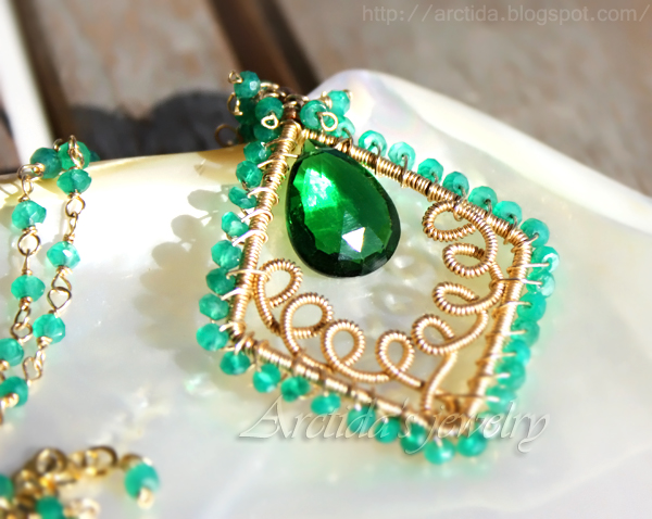 *Adeola* Emerald green gold necklace