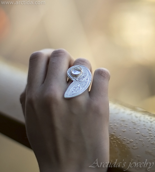 Paisley cocktail ring silver and Quartz