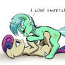 Pony Lyra loves sweets