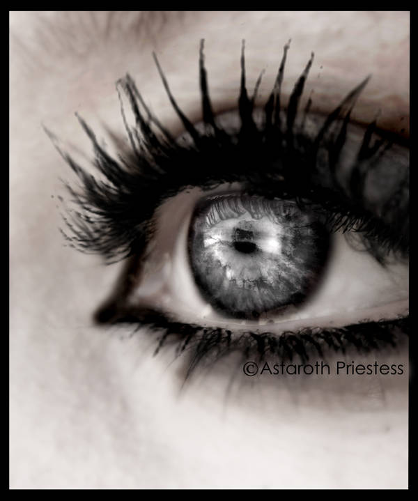 Grey eye by AstarothPriestess