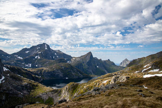 Hike to Munkebu.