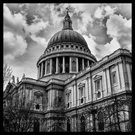 St. Paul's Cathedral b.f. BW