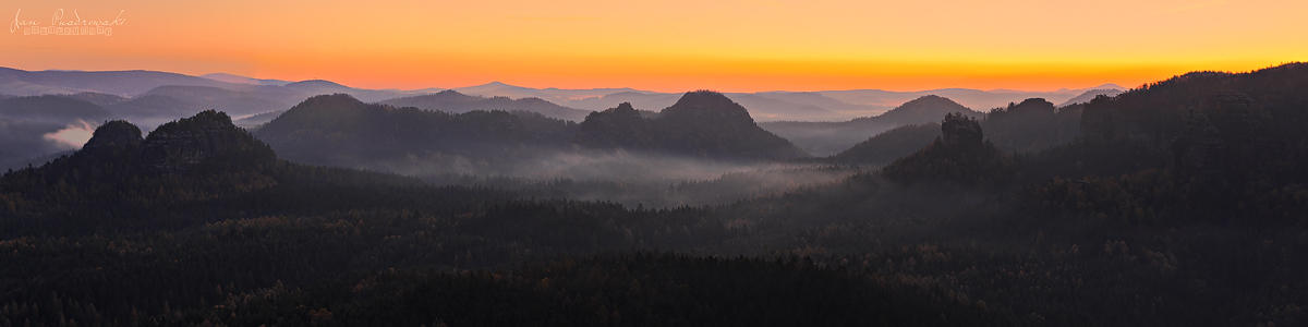 Morning Panorama by JanPusdrowski