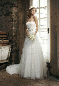 Tulle Strapless Sweetheart Wedding Dress