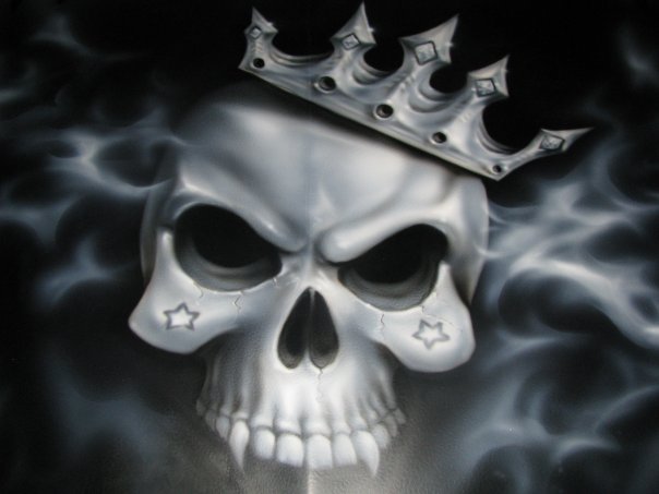 skull with crown on tahoe hood