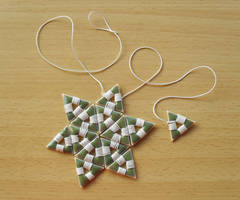 Porcelain pendant - Mottled green