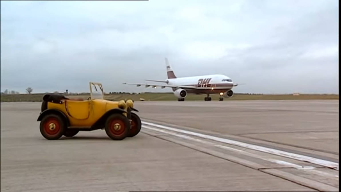 Brum and The Airport Adventure #17 by FlyingFoxandBambi on DeviantArt