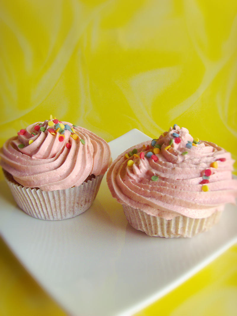 Almond-Cherry-Cupcakes