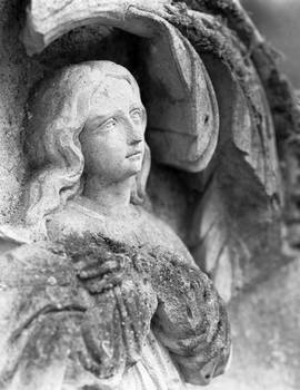 Maxey sur Vaise, Grave detail.