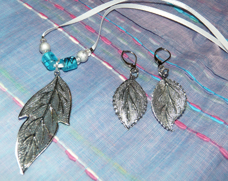 Filigree Leaf Necklace Set