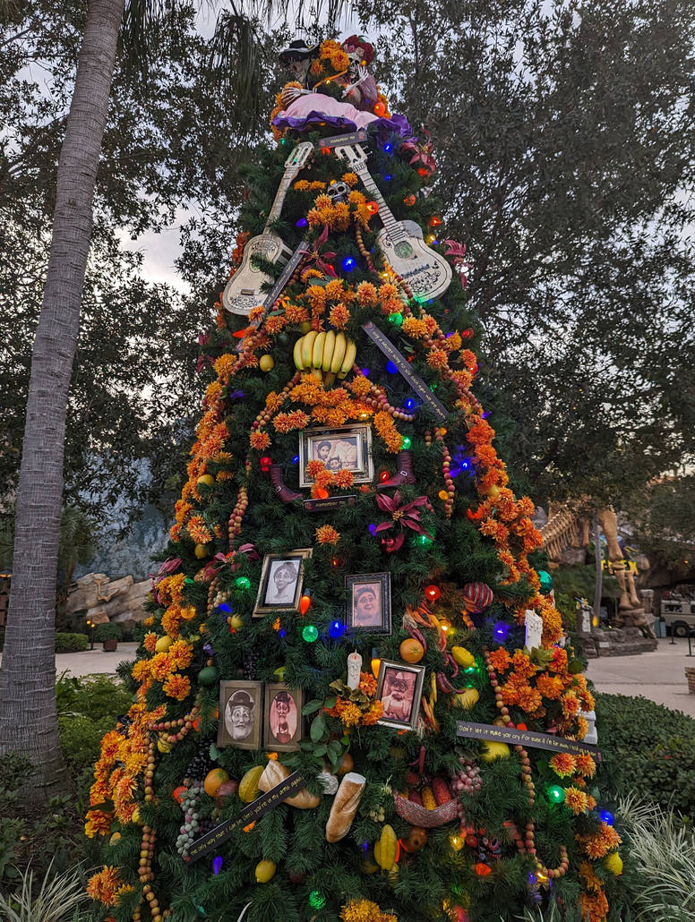 Rownd Tree Coco Coco family Christmas tree by StorybookRhyme on DeviantArt