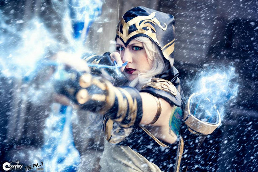 League of Legends Ashe Cosplay