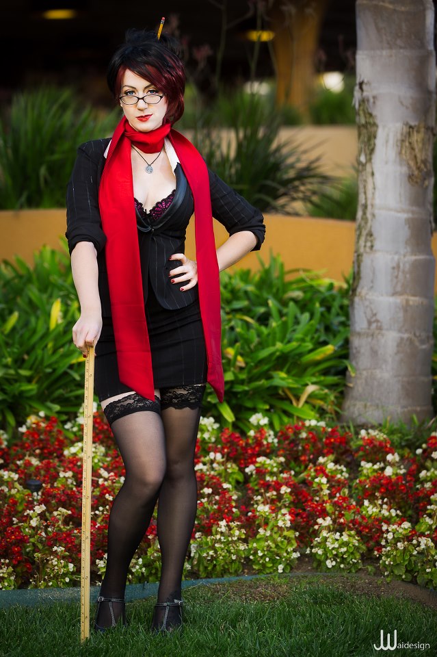 Headmistress Fiora Cosplay