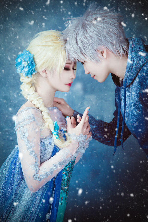 Cosplay Friday: Frozen by techgnotic on DeviantArt