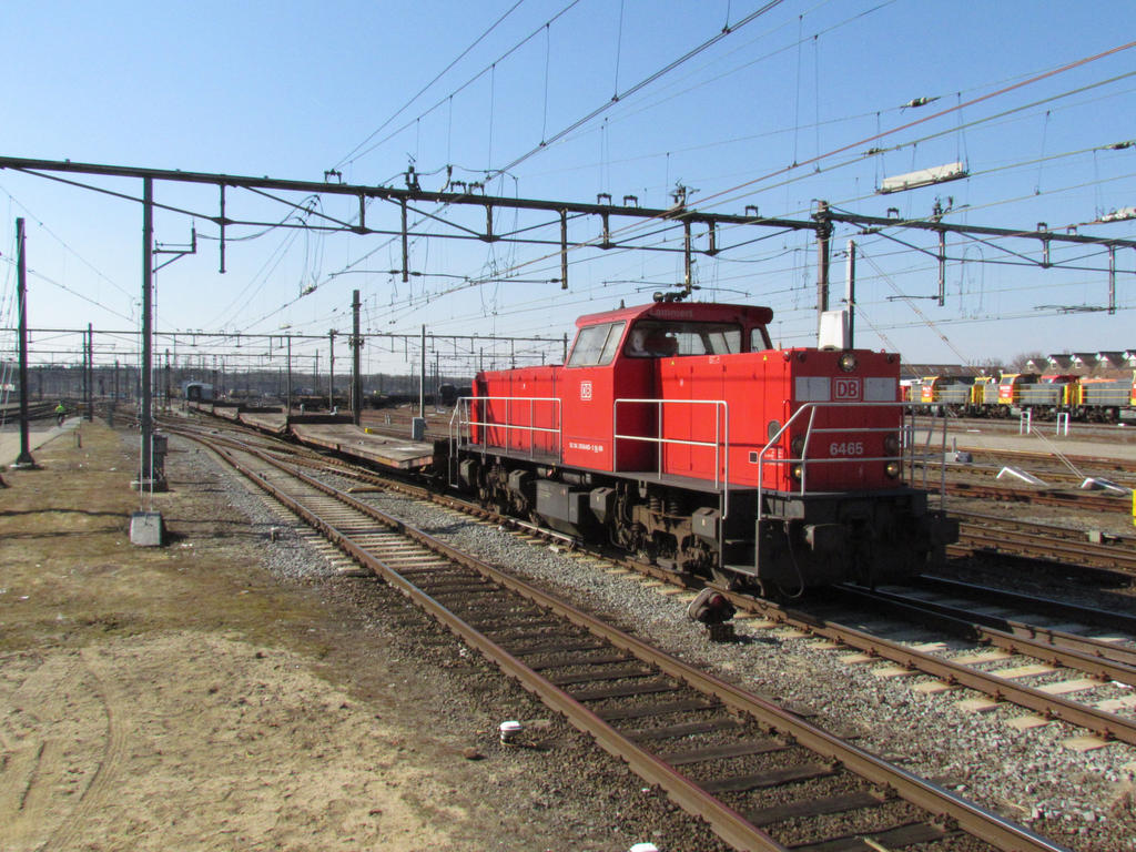 DBS 6465 with empty army train