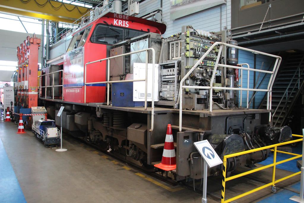 DB 6508 in maintenance by damenster on DeviantArt