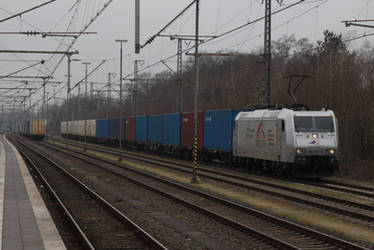 TX Logistik 185 537-8 shunting the Chengdu Shuttle