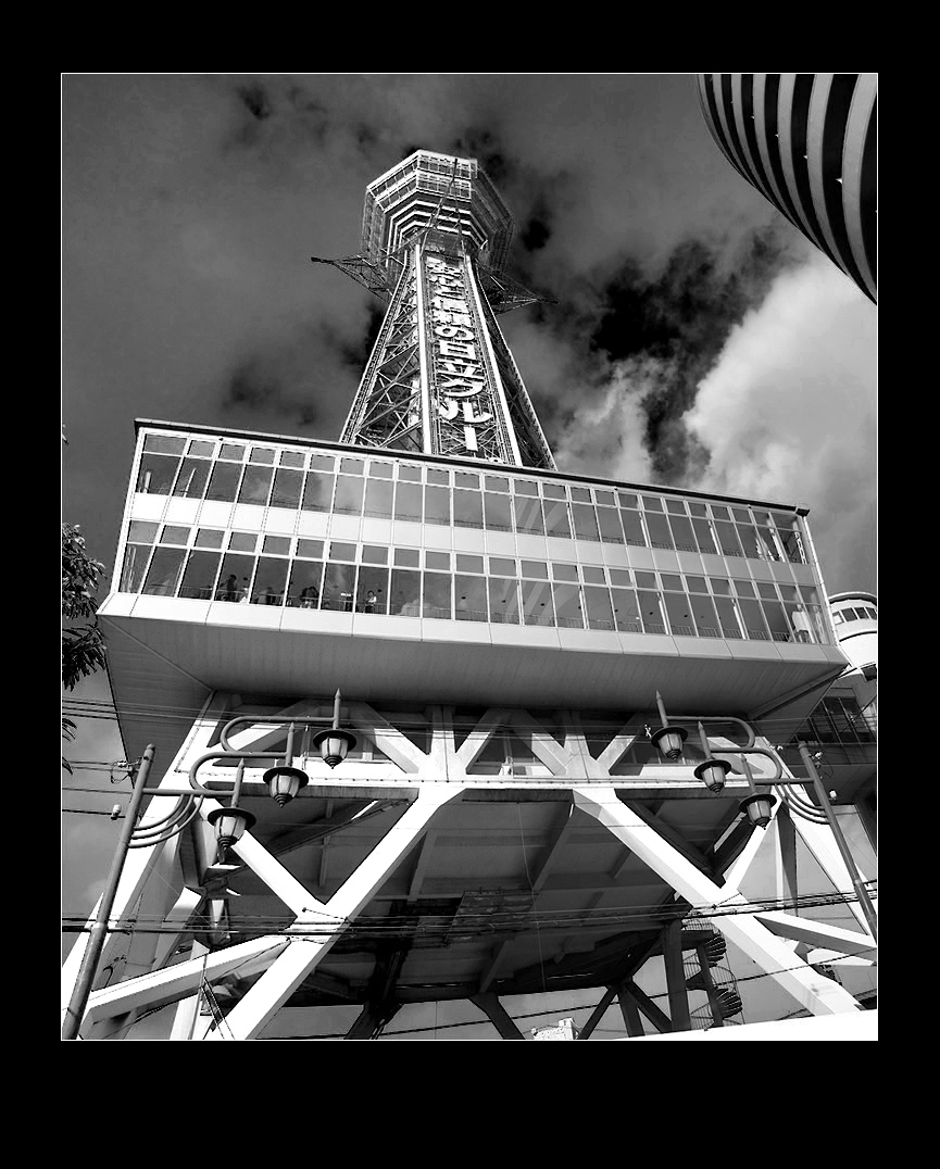 Tsutenkaku Towering BW