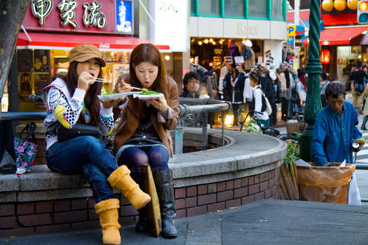 Lunchtime in Amerikamura 1