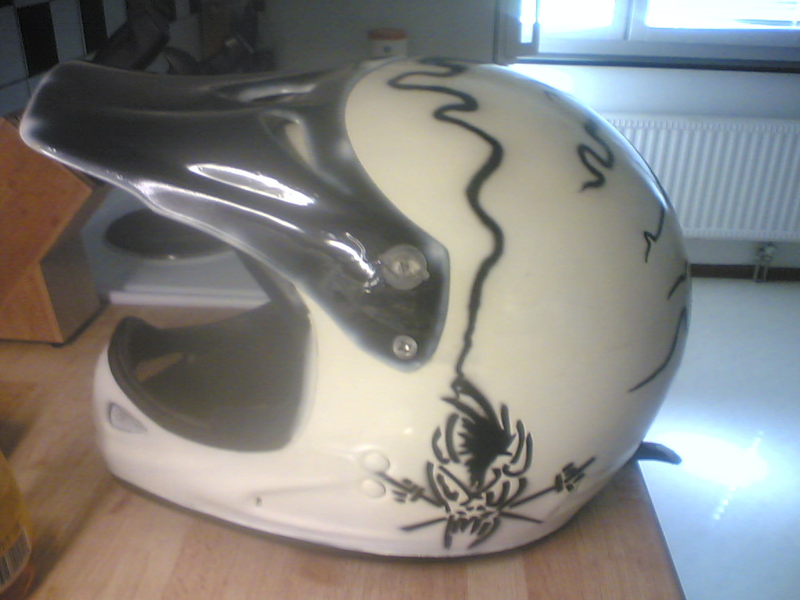 Airbrushed Helmet White-Black