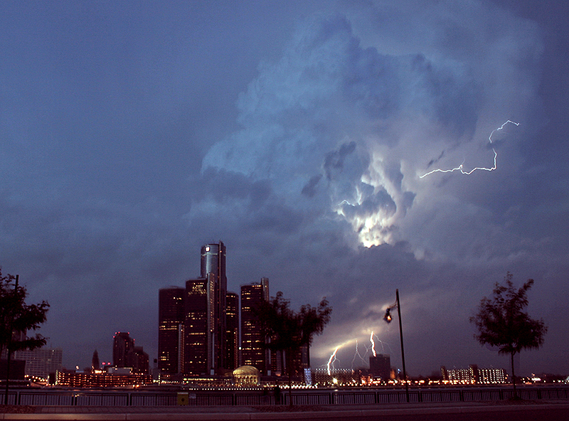 Lightning on Detroit