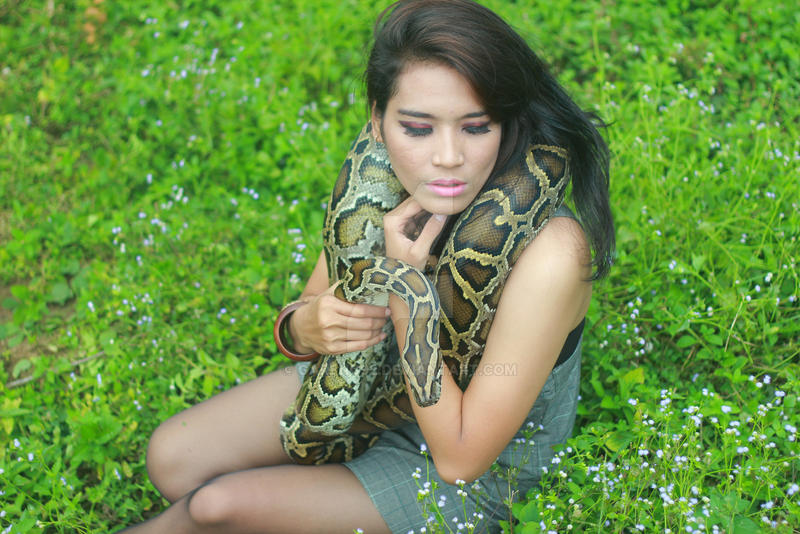 girl with snake 11 by Gareng92 on DeviantArt