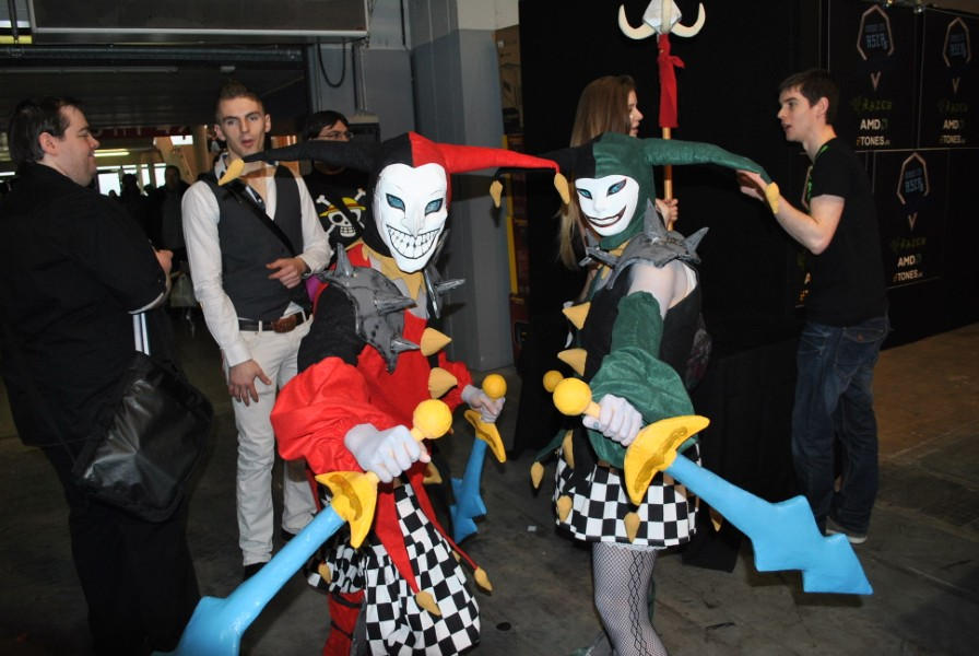 Shaco and Ultimate Girl - Cosplay by Mitsu-x3 on DeviantArt