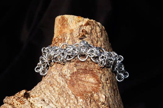 Maille jewellery: celtic lace bracelet