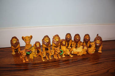 Simba and Mufasa Figures