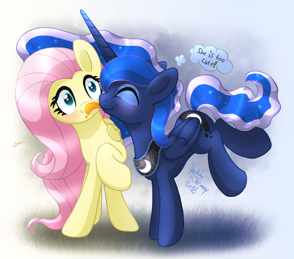 MLP FIM - Princess Luna Silly Kiss Fluttershy