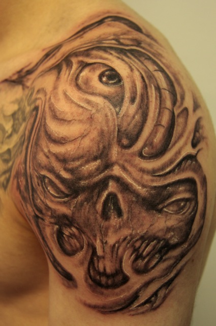 skullmonster on shoulder