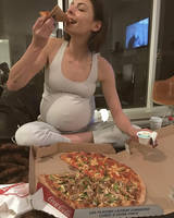 Pregnant Willa Holland 2