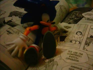 Sonic likes reading Dramacon