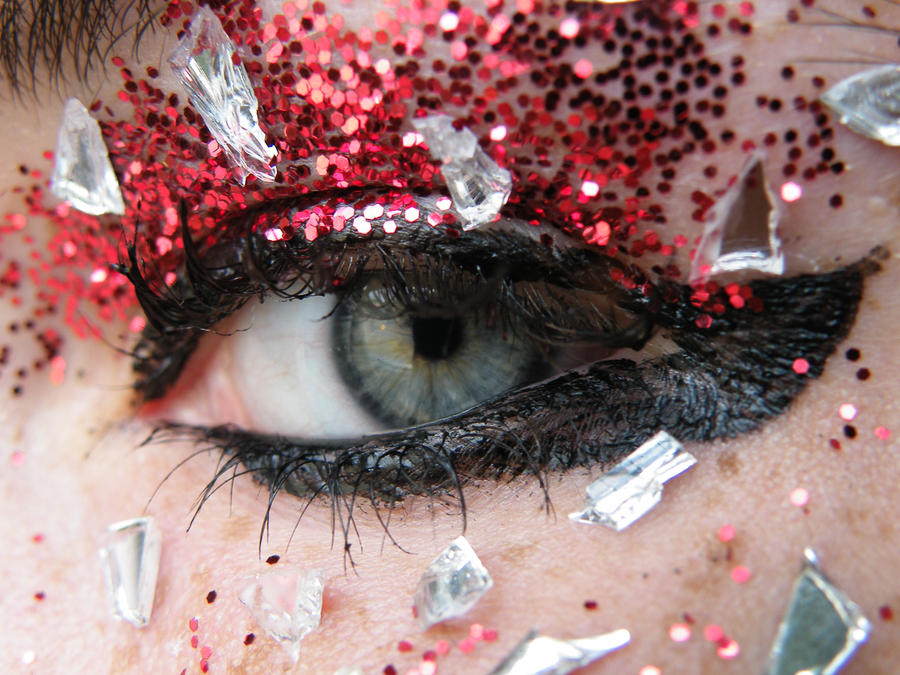 eye red glitter and glass2