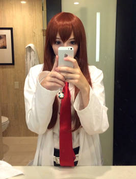 Kurisu mirror selfie