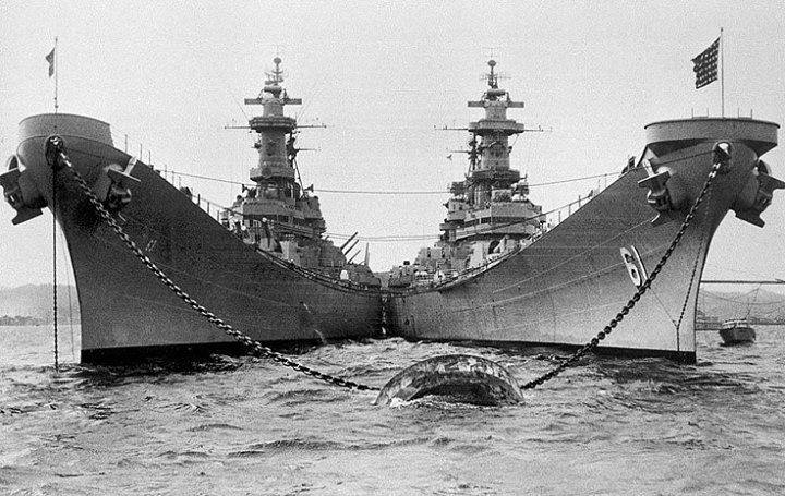 USS Missouri(left) and USS Iowa anchored Tokyo Bay